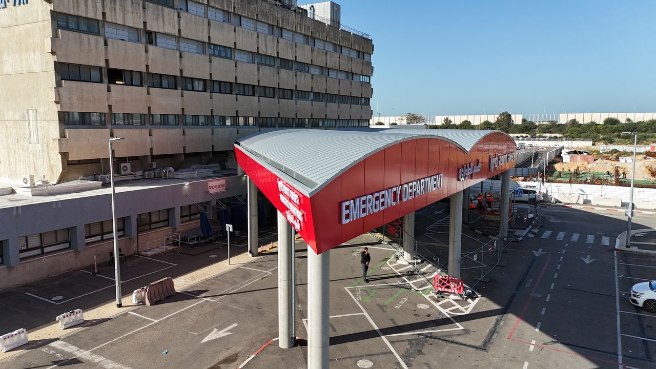 סככת כניסה מיון בית החולים 